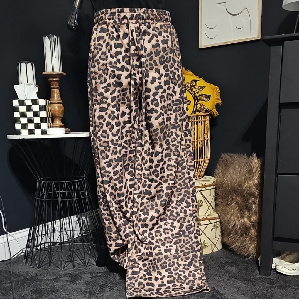 Chic Leopard Print Wide Leg Pants